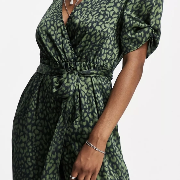 NWT TOPSHOP Animal Satin Jumpsuit in Green - Picture 2 of 6